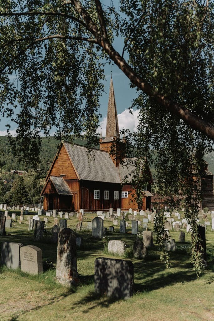 Authentische Holzstabkirche in Norwegen